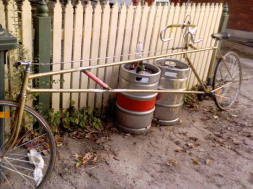 Paseo en bicicleta sobre prejuicios: el ajuste de bicicleta más inusual Paseo en bicicleta sobre prejuicios: el ajuste de bicicleta más inusual