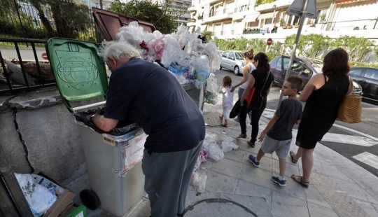 Pensionista francés come de contenedores de basura Pensionista francés come de contenedores de basura