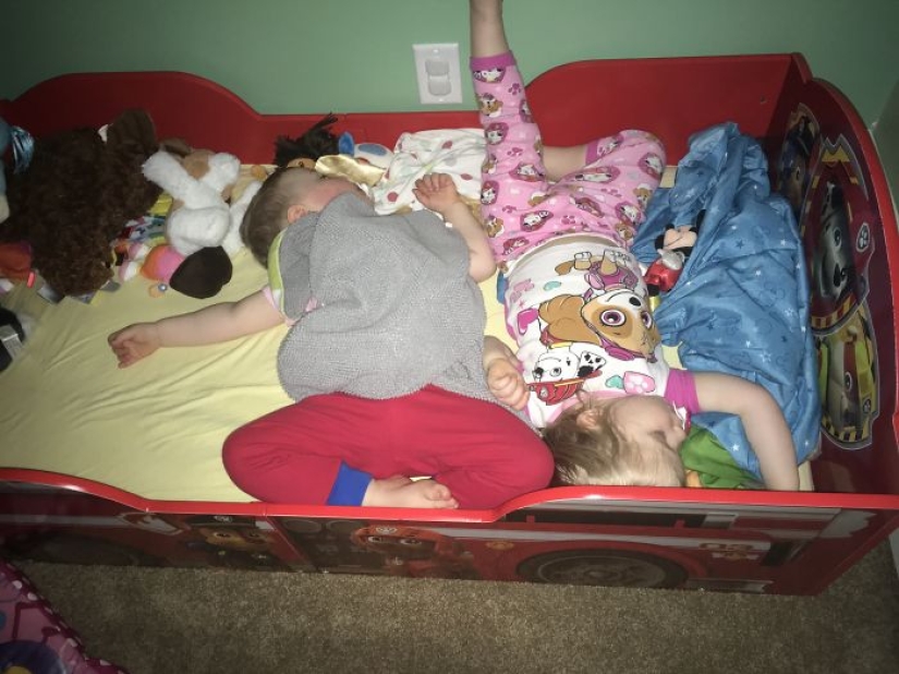"People are constantly asking what it's like to have three children. I answered with photos" "People are constantly asking what it's like to have three children. I answered with photos"