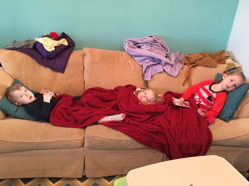 "People are constantly asking what it's like to have three children. I answered with photos" "People are constantly asking what it's like to have three children. I answered with photos"