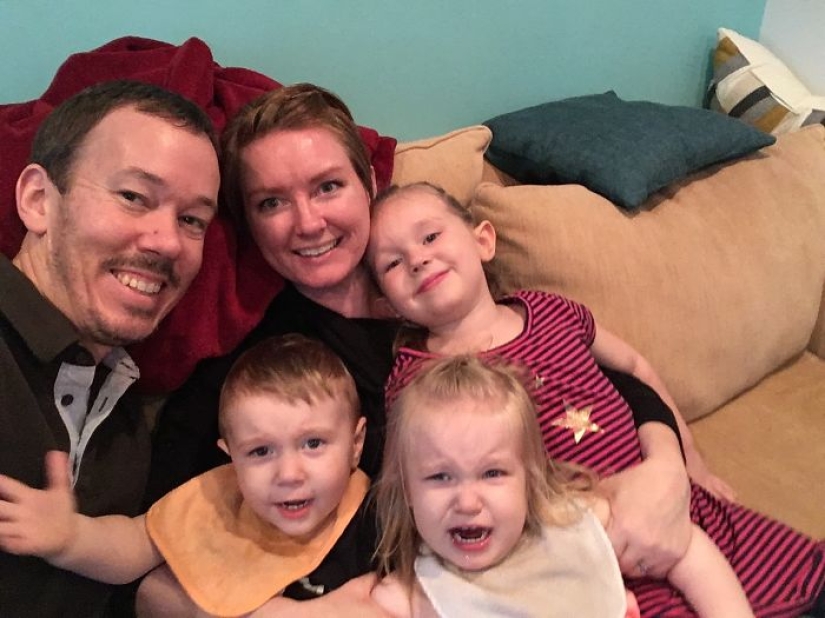 "People are constantly asking what it's like to have three children. I answered with photos" "People are constantly asking what it's like to have three children. I answered with photos"
