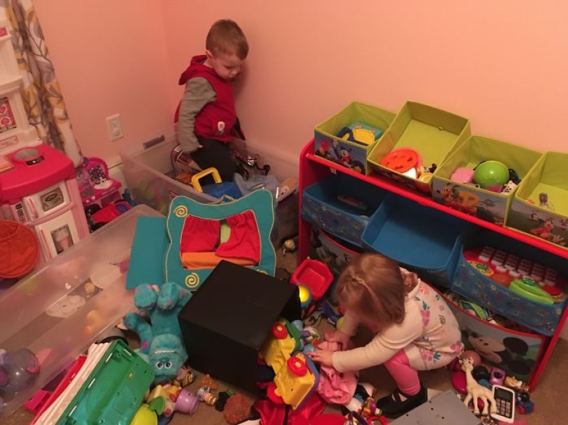 "People are constantly asking what it's like to have three children. I answered with photos" "People are constantly asking what it's like to have three children. I answered with photos"