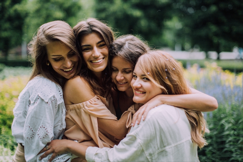 People who stay happy have these 8 habits in common
