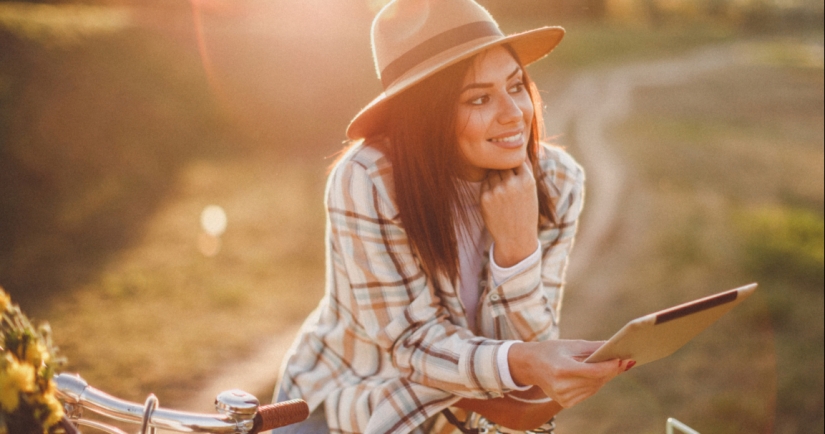 People who stay happy have these 8 habits in common