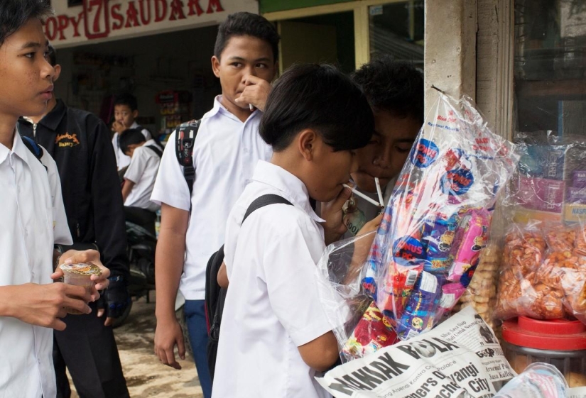 Pequeños fumadores de Indonesia