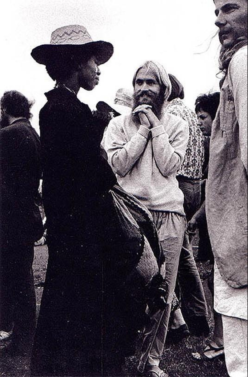Photo from the rare edition of Ian Berry &quot;The English&quot;