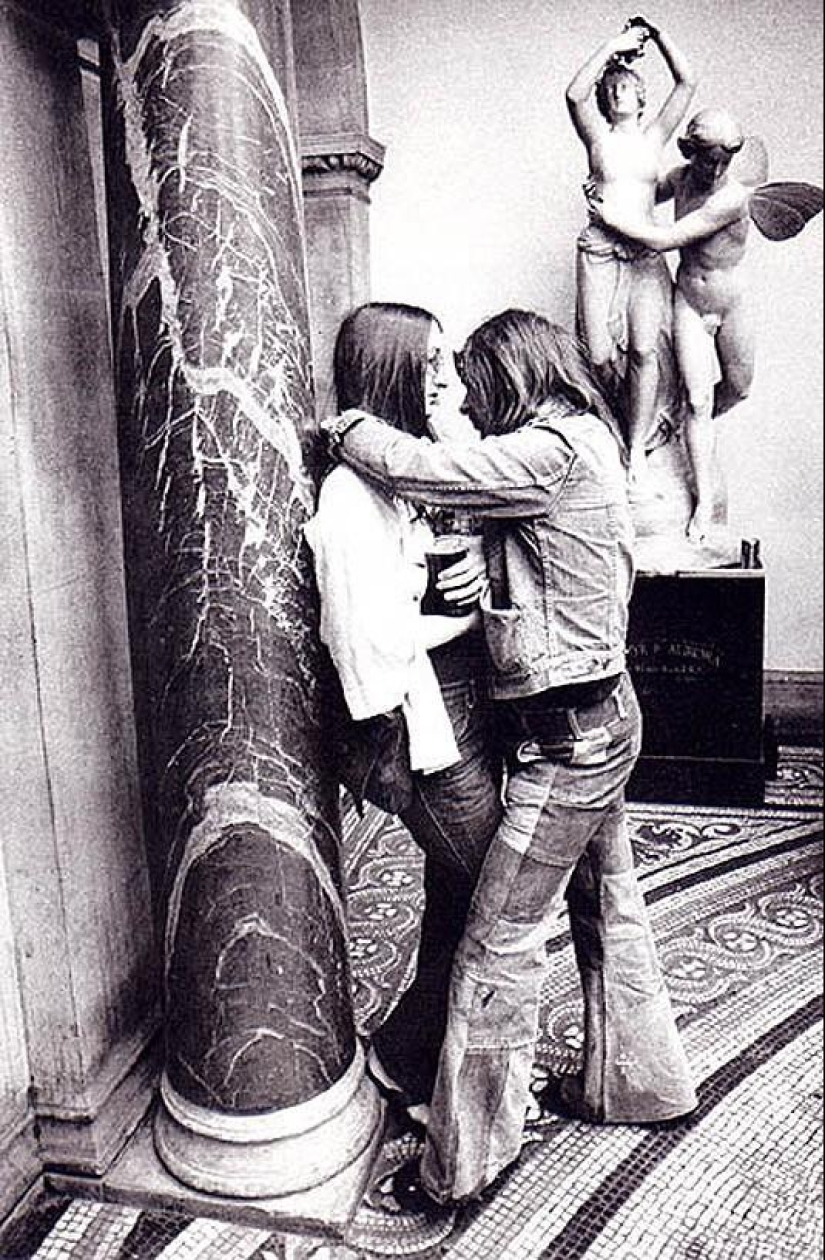 Photo from the rare edition of Ian Berry &quot;The English&quot;