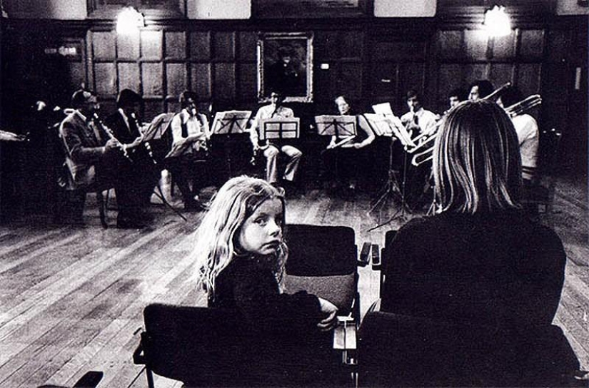 Photo from the rare edition of Ian Berry &quot;The English&quot;