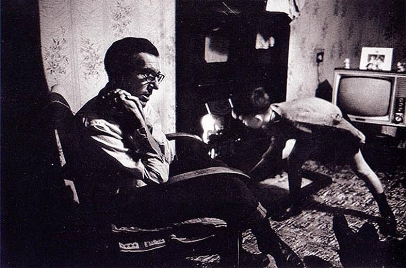 Photo from the rare edition of Ian Berry &quot;The English&quot;