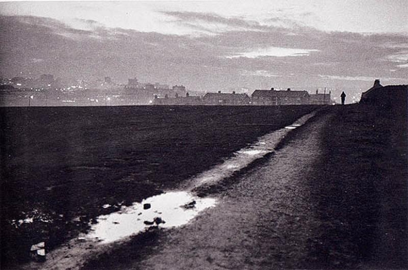 Photo from the rare edition of Ian Berry &quot;The English&quot;