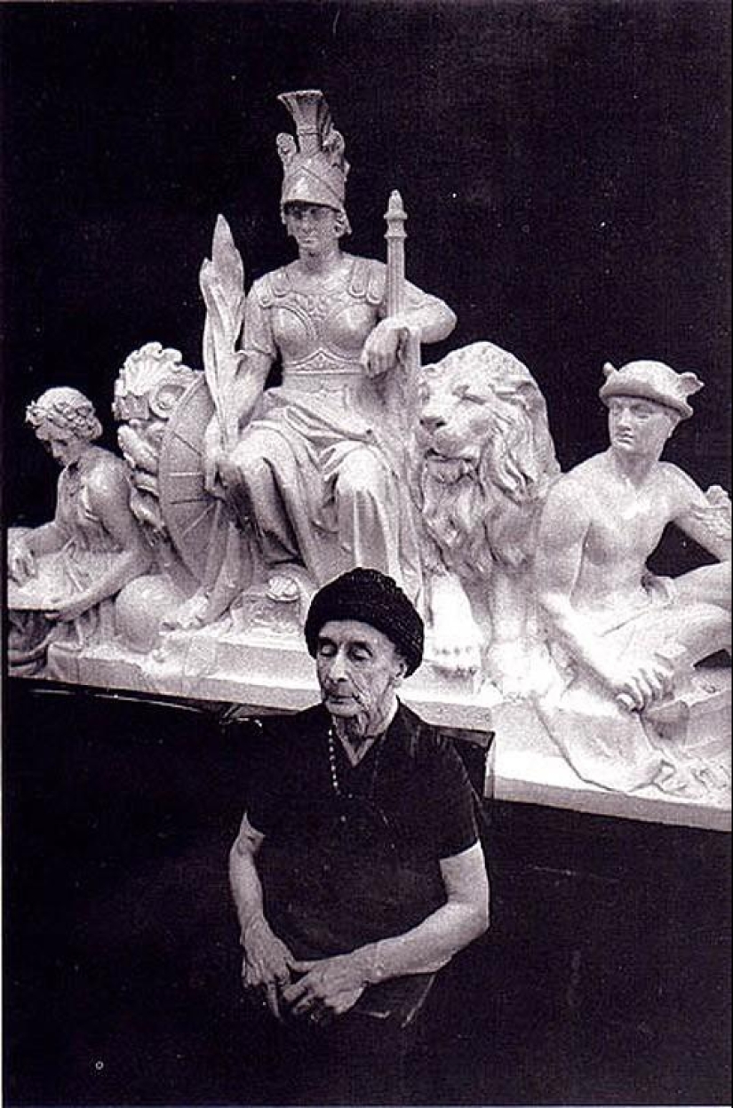 Photo from the rare edition of Ian Berry &quot;The English&quot;