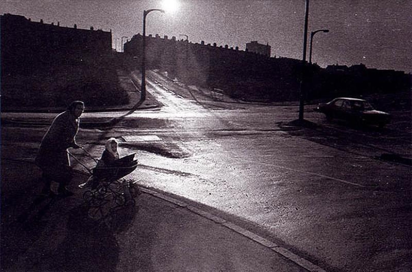 Photo from the rare edition of Ian Berry &quot;The English&quot;