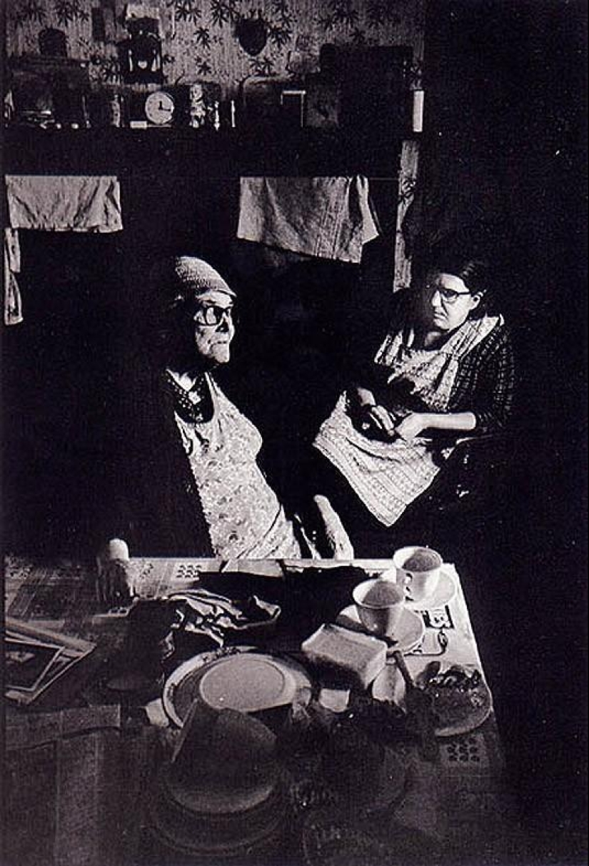 Photo from the rare edition of Ian Berry &quot;The English&quot;