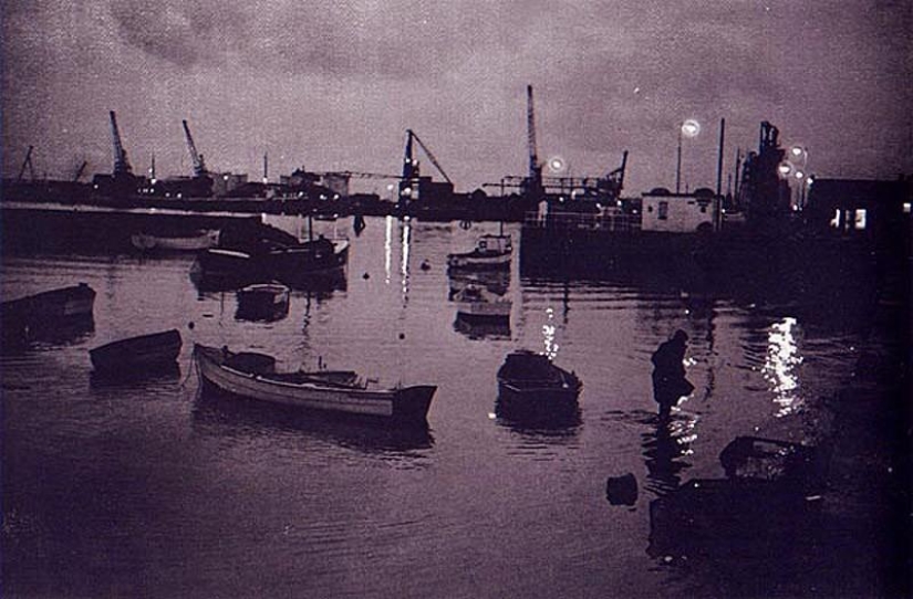 Photo from the rare edition of Ian Berry &quot;The English&quot;