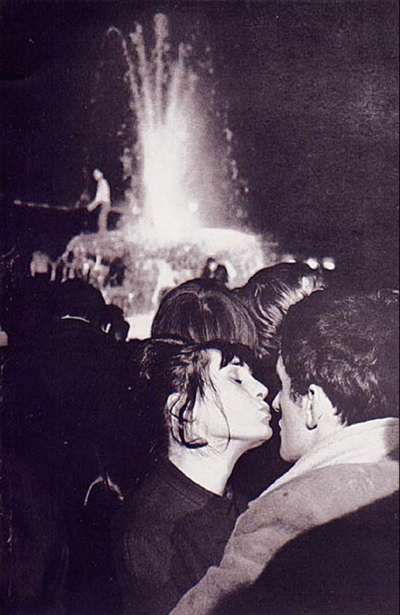 Photo from the rare edition of Ian Berry &quot;The English&quot;