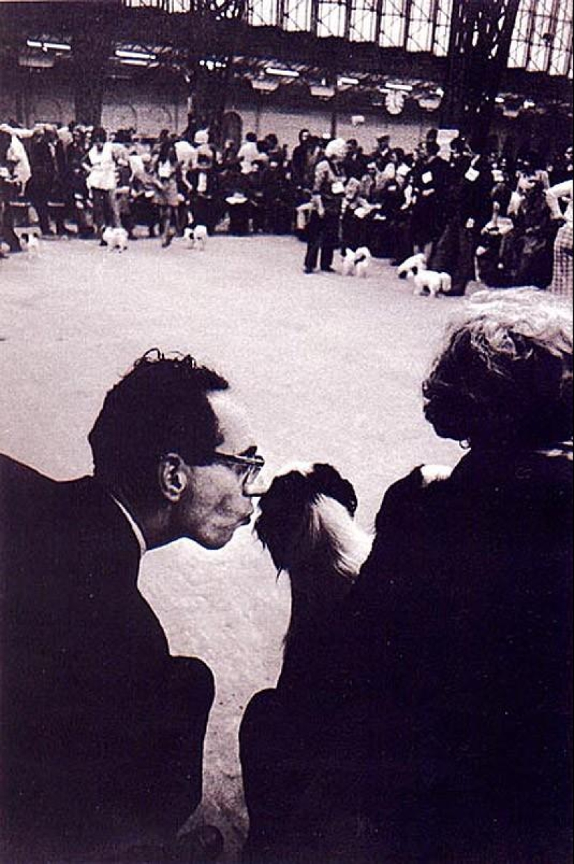 Photo from the rare edition of Ian Berry &quot;The English&quot;