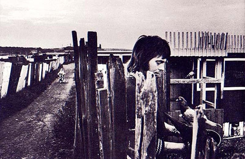 Photo from the rare edition of Ian Berry &quot;The English&quot;