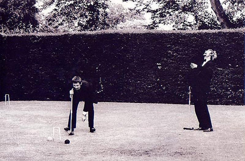 Photo from the rare edition of Ian Berry &quot;The English&quot;