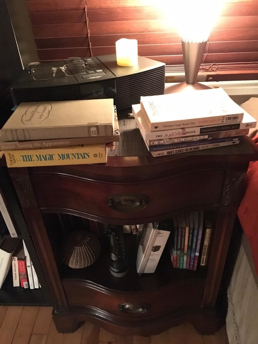 Photo project: what the bedside tables of chronic patients tell about