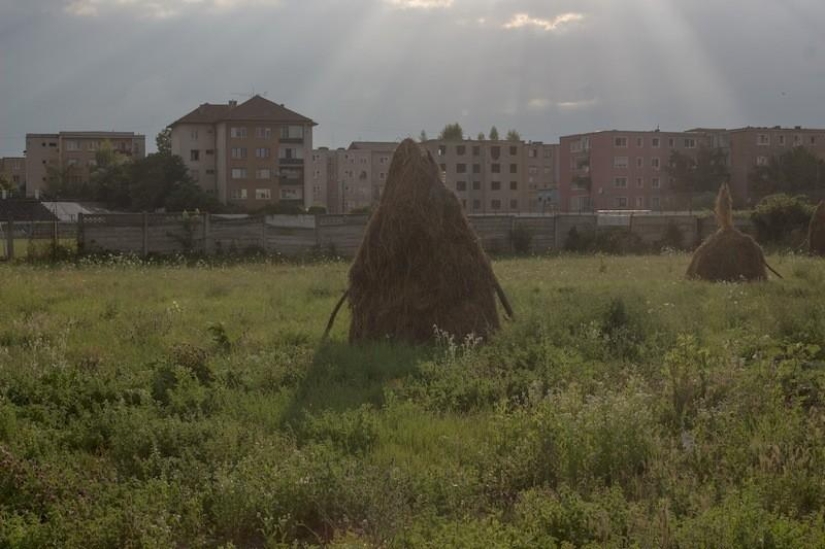 Photographer shows how his hometown in Transylvania is dying
