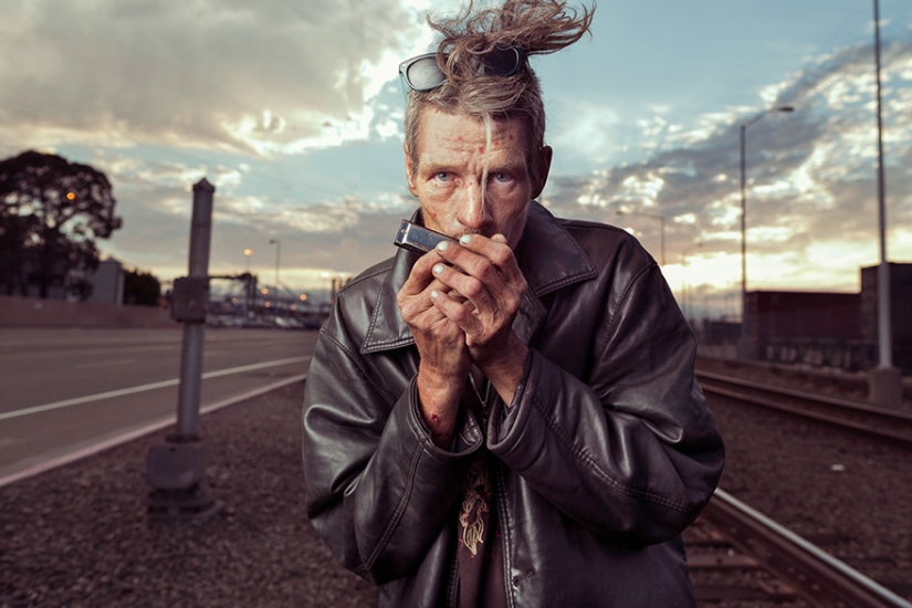 Photographer shows the homeless in a new light and reminds us that they are people too Photographer shows the homeless in a new light and reminds us that they are people too