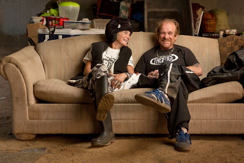 Photographer shows the homeless in a new light and reminds us that they are people too Photographer shows the homeless in a new light and reminds us that they are people too