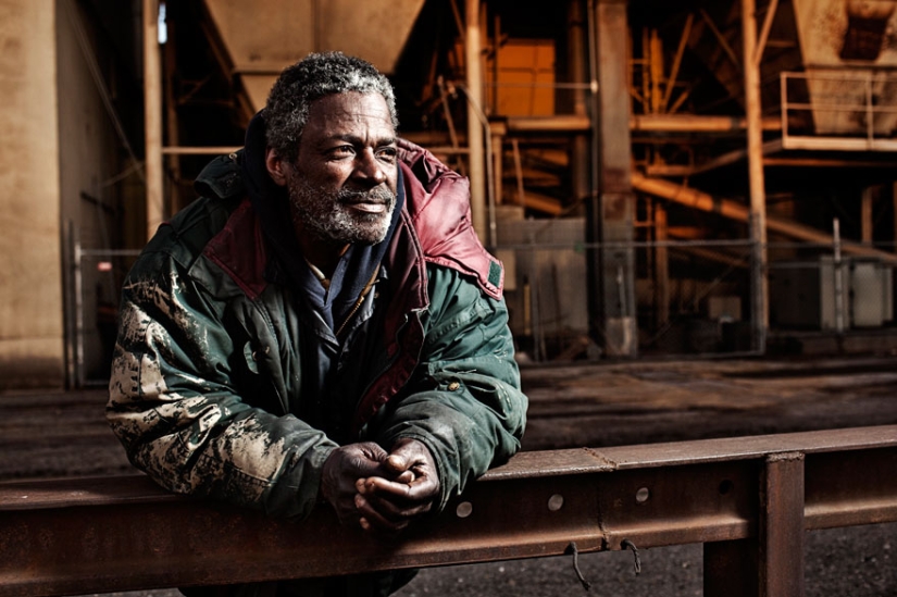 Photographer shows the homeless in a new light and reminds us that they are people too Photographer shows the homeless in a new light and reminds us that they are people too