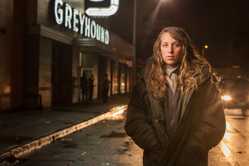 Photographer shows the homeless in a new light and reminds us that they are people too Photographer shows the homeless in a new light and reminds us that they are people too