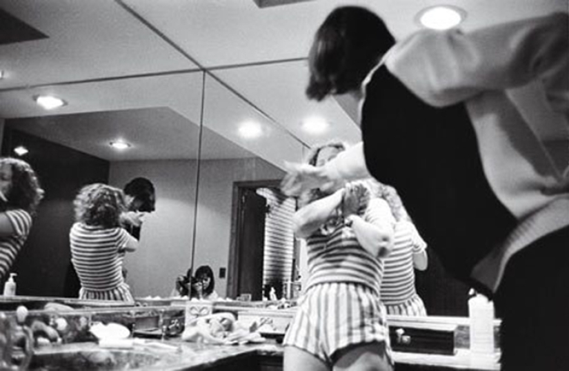 Photographer&#39;s Moral Dilemma: Help or Do Your Job