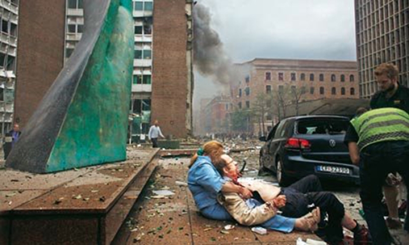 Photographer&#39;s Moral Dilemma: Help or Do Your Job