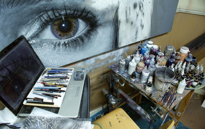 Photorealistic portraits of Simon Hennessy