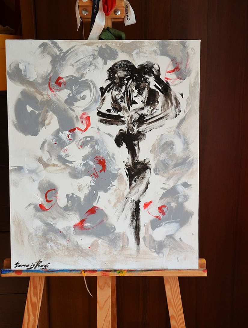 Pintura desnuda: esta chica pinta cuadros con sus pechos! Pintura desnuda: esta chica pinta cuadros con sus pechos!