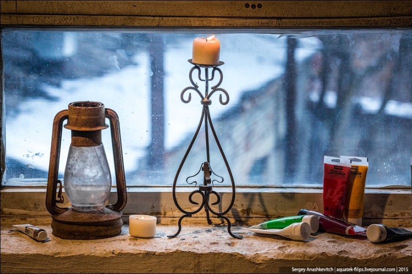 Pintura desnuda: esta chica pinta cuadros con sus pechos! Pintura desnuda: esta chica pinta cuadros con sus pechos!