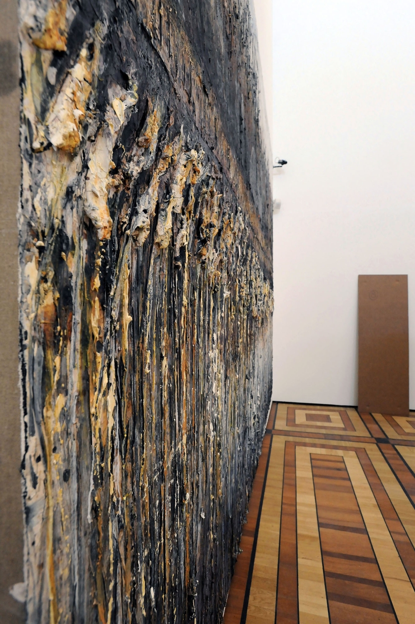 Pinturas de plomo, hierba y dolor: cómo se monta la exposición de Anselm Kiefer en el Museo Estatal del Hermitage