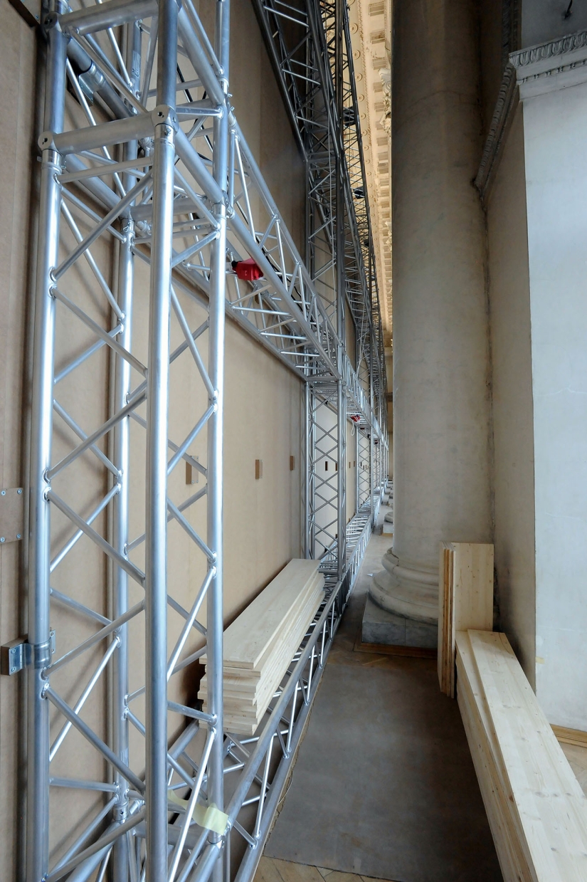 Pinturas de plomo, hierba y dolor: cómo se monta la exposición de Anselm Kiefer en el Museo Estatal del Hermitage