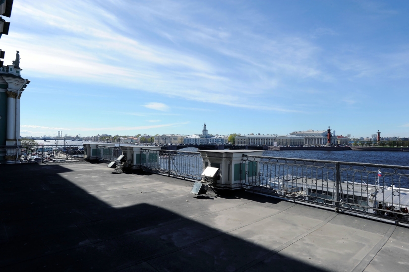 Pinturas de plomo, hierba y dolor: cómo se monta la exposición de Anselm Kiefer en el Museo Estatal del Hermitage