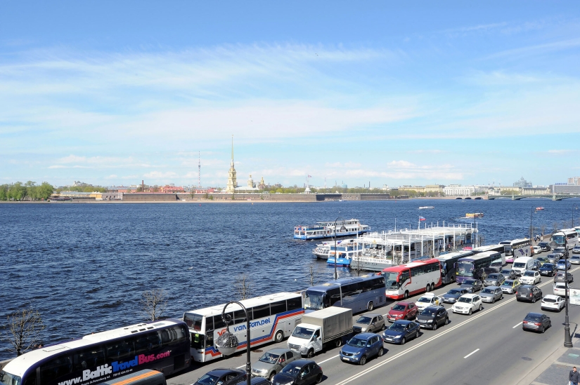Pinturas de plomo, hierba y dolor: cómo se monta la exposición de Anselm Kiefer en el Museo Estatal del Hermitage
