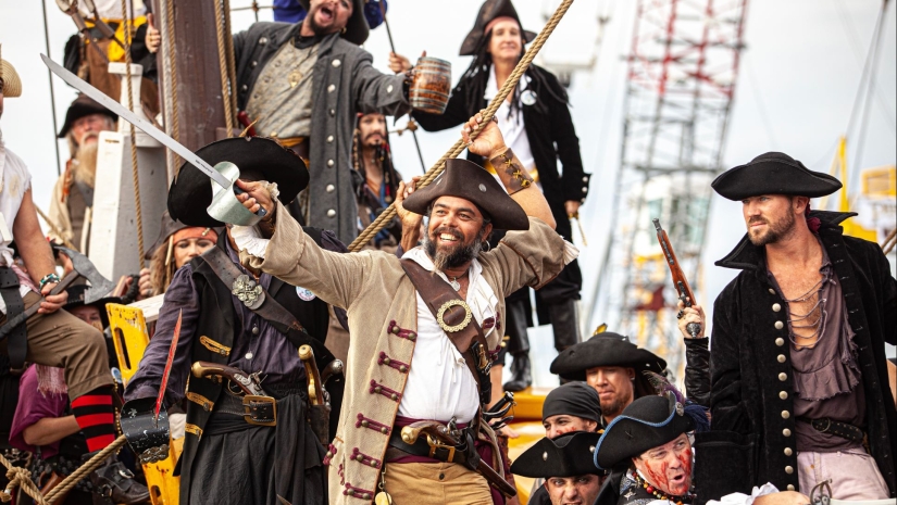 Pirate life (this is one of the most interesting activities in history)