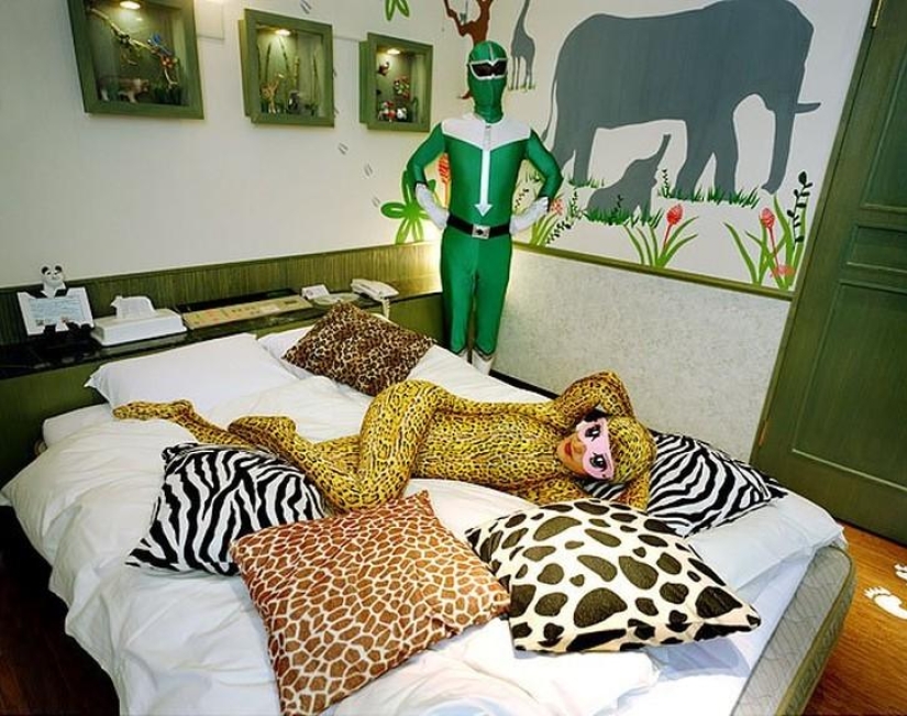 Pleasure Garden: the life of the regulars of swinger clubs Pleasure Garden: the life of the regulars of swinger clubs