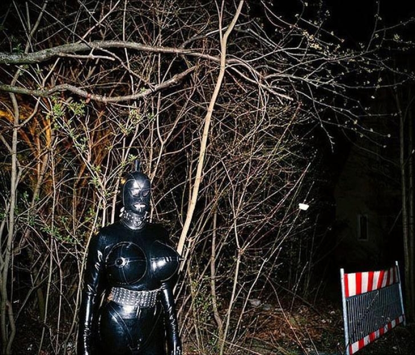 Pleasure Garden: the life of the regulars of swinger clubs Pleasure Garden: the life of the regulars of swinger clubs