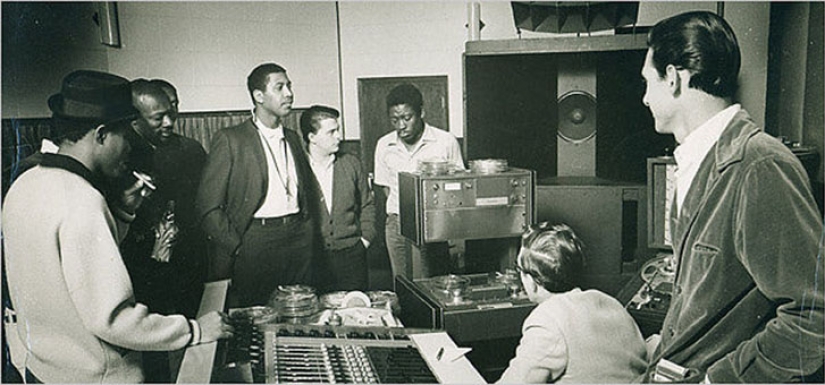 "Plátanos en los oídos" : cómo aparecieron los auriculares modernos "Plátanos en los oídos" : cómo aparecieron los auriculares modernos