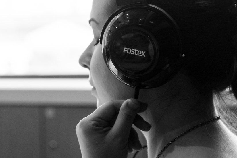 "Plátanos en los oídos" : cómo aparecieron los auriculares modernos "Plátanos en los oídos" : cómo aparecieron los auriculares modernos