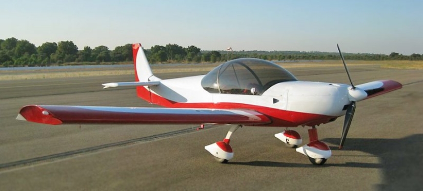 Police officers earned 1.5 million pounds on the sale of luxury goods seized from criminals Police officers earned 1.5 million pounds on the sale of luxury goods seized from criminals