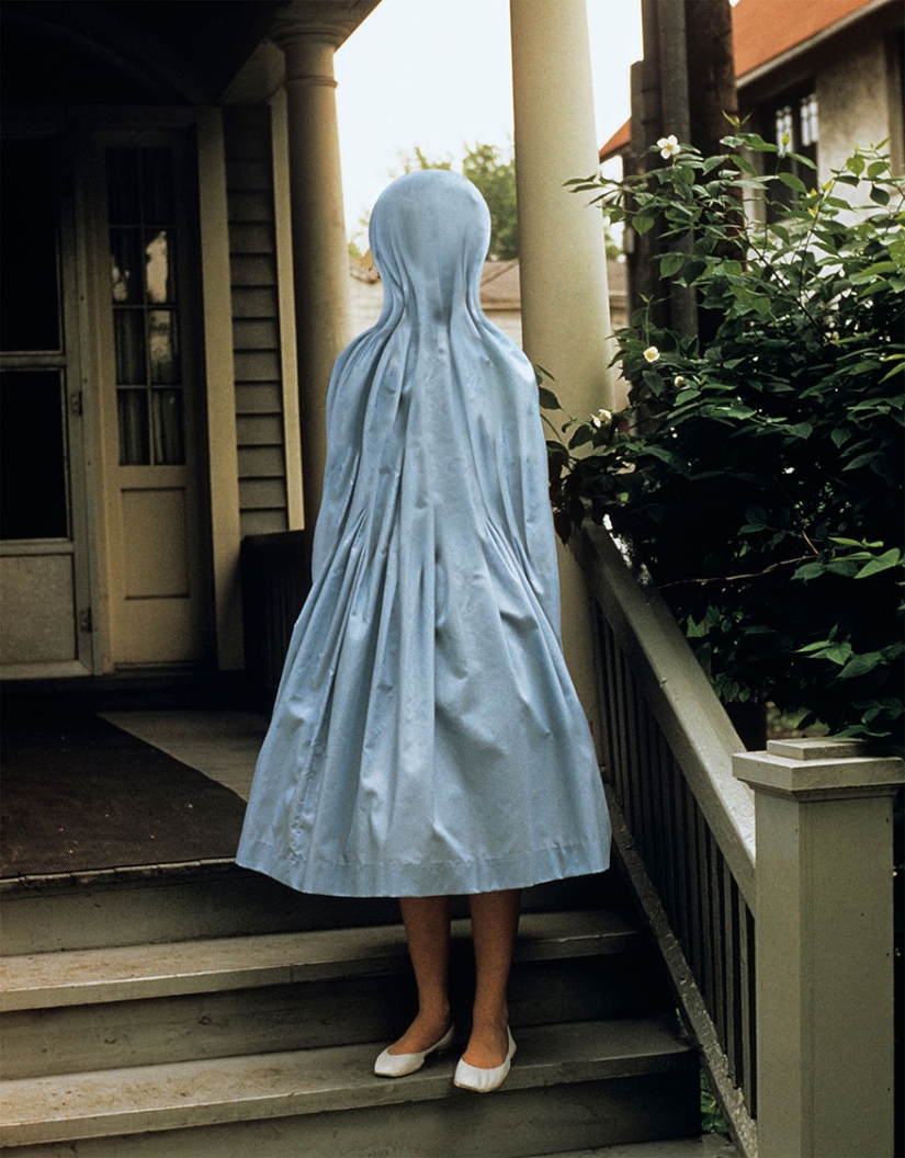 Polish artist made fun of old American photos... and improved them Polish artist made fun of old American photos... and improved them