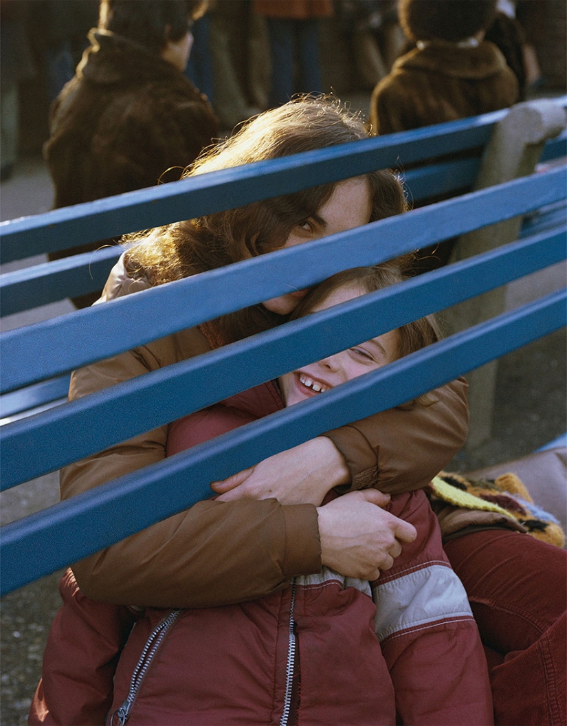 Polish artist made fun of old American photos... and improved them Polish artist made fun of old American photos... and improved them