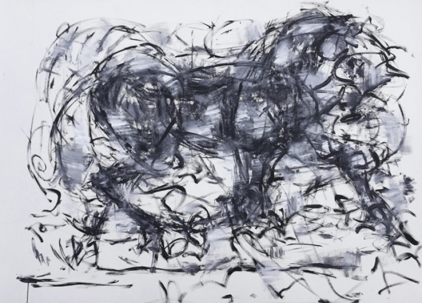 Por qué a este artista le gusta correr con caballos por los campos en lo que la madre dio a luz