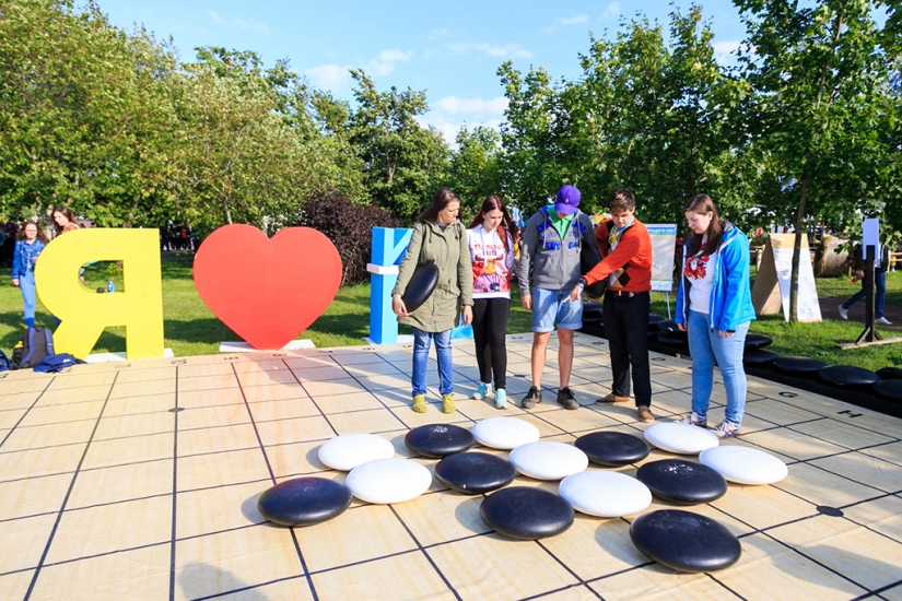 Promiscuous relationships at the Second VKontakte Festival