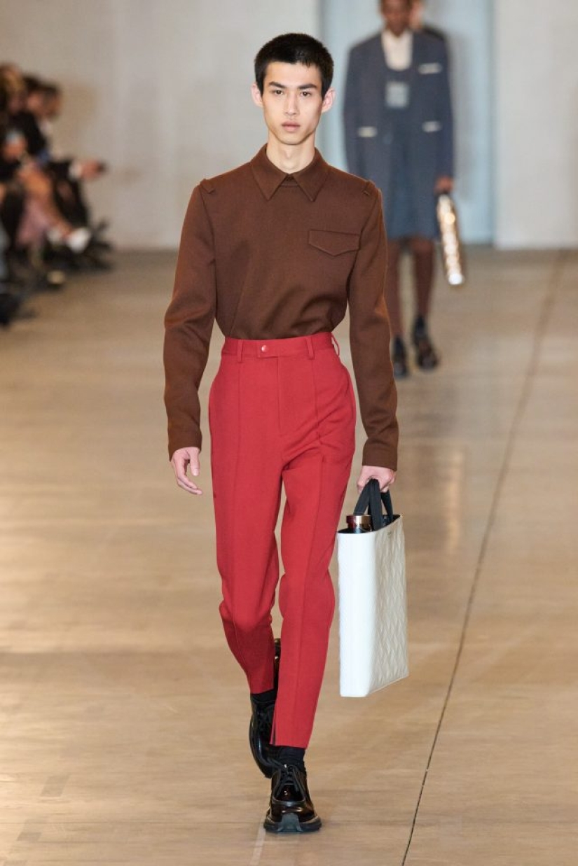 ¿Qué combinar con el marrón? Espiando ideas en el desfile de Prada