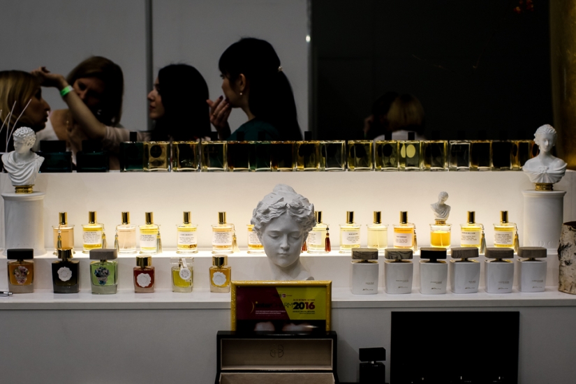 Qué hacer en una exposición de cosméticos profesionales si no trabajas en un salón de belleza