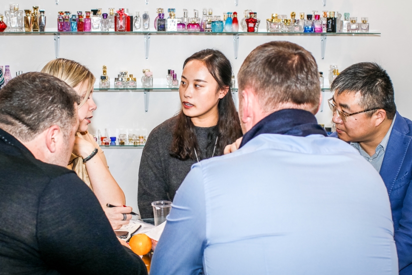 Qué hacer en una exposición de cosméticos profesionales si no trabajas en un salón de belleza